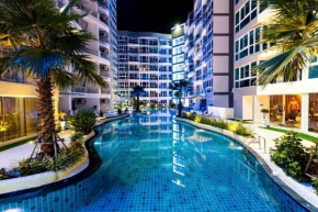 Grand Avenue, Luxury Suite, 72sqm pool view with lounge area
